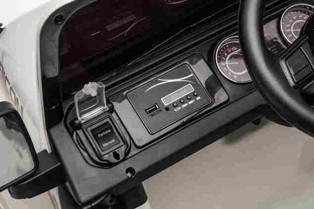 JEEP Wrangler elektrické autíčko pro děti, Bílá, Dvoumístné kožené sedadlo, Rádio s Bluetooth a USB vstupem, 4x4 | Beneo Motors