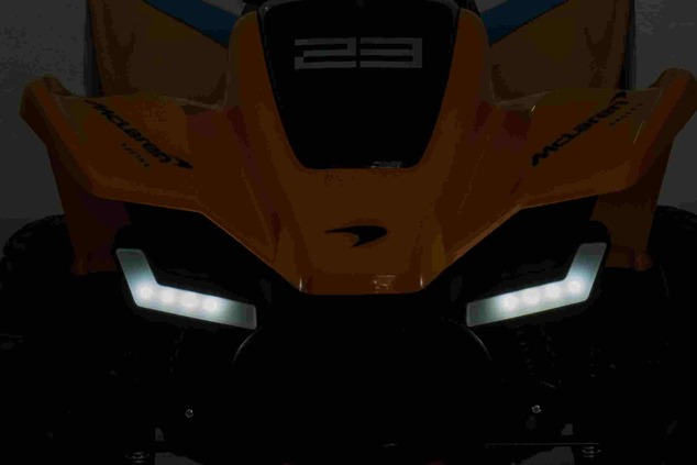 Licencovaná elektrická čtyřkolka McLaren Racing MCL 12V 4x4, Šedá, Měkká EVA kola, Dálkové ovládání