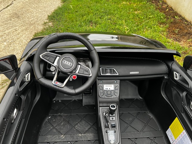 UTV elektrische kinderauto 24V | Audi R8 SPYDER | 2-zitter | zwart | MP3-speler met USB/AUX en Bluet