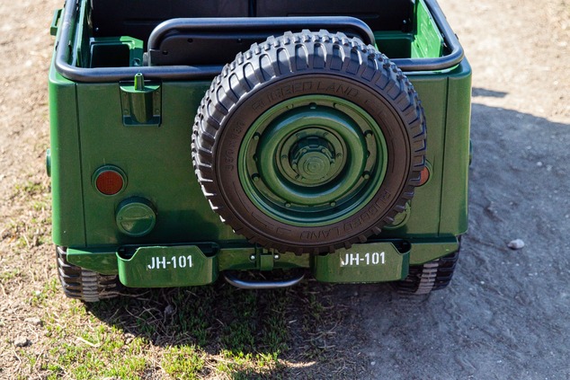Electric ride-on USA ARMY-car, Green, 4X4,Three-seated, MP3 Player with USB / SD input, All wheel su