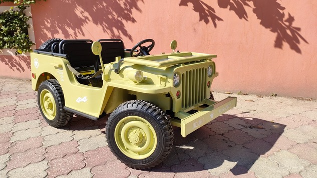 Electric ride-on USA ARMY-car, Green, 4X4,Three-seated, MP3 Player with USB / SD input, All wheel su