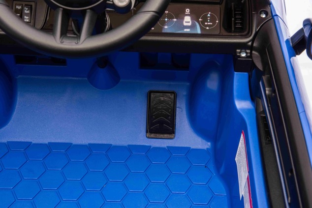 Auto elettrica per bambini Porsche Cayenne 12V con trazione posteriore - con licenza (1 posto), blu,
