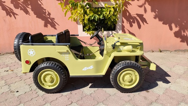 Electric ride-on USA ARMY-car, Green, 4X4,Three-seated, MP3 Player with USB / SD input, All wheel su