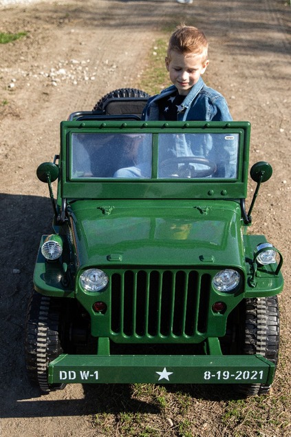 Electric ride-on USA ARMY-car, Green, 4X4,Three-seated, MP3 Player with USB / SD input, All wheel su