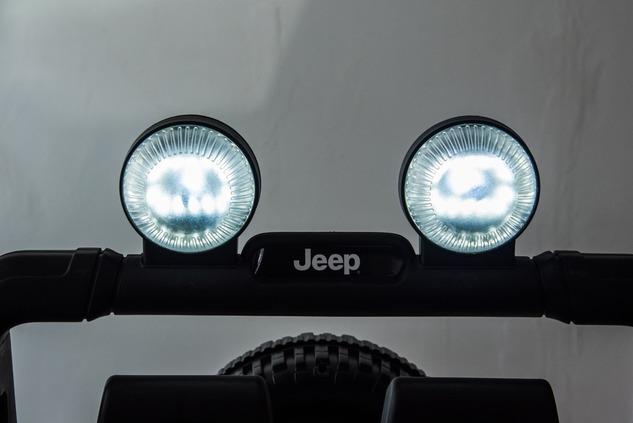 Electric Ride-On JEEP Wrangler, White, Double Leather Seat, Radio with Bluetooth and USB Input, 4x4 