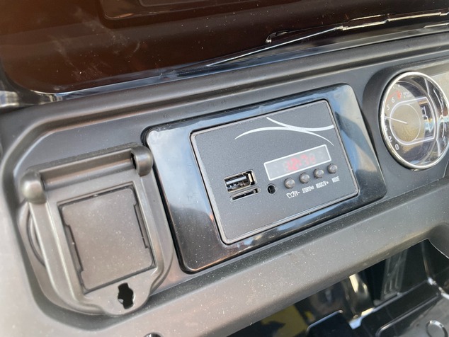 Electric Ride-On JEEP Wrangler, White, Double Leather Seat, Radio with Bluetooth and USB Input, 4x4 