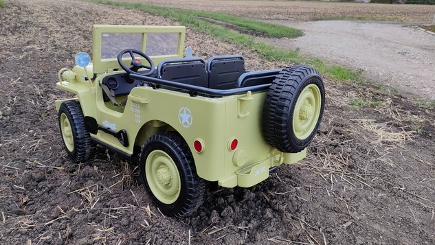 Electric ride-on USA ARMY-car, Green, 4X4,Three-seated, MP3 Player with USB / SD input, All wheel su