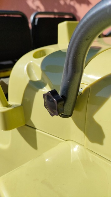 Electric ride-on USA ARMY-car, Green, 4X4,Three-seated, MP3 Player with USB / SD input, All wheel su