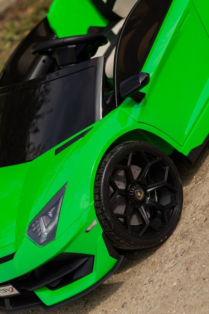 Electric Ride on Car Lamborghini Aventador 24V for two users, Green Paint, MP4 Player, PU Seats, Ver