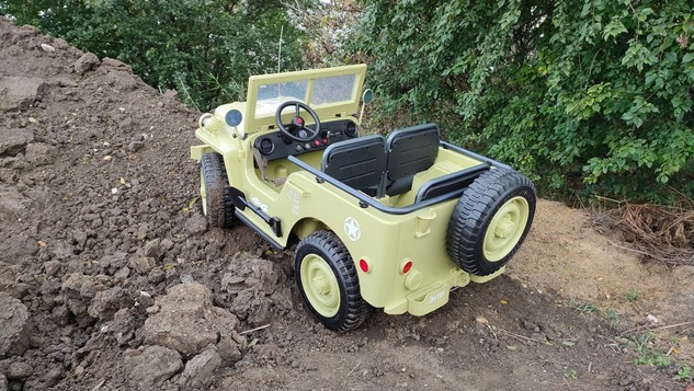 Electric ride-on USA ARMY-car, Green, 4X4,Three-seated, MP3 Player with USB / SD input, All wheel su