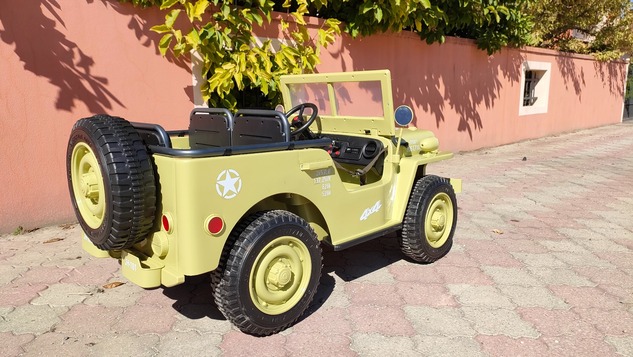 Electric ride-on USA ARMY-car, Green, 4X4,Three-seated, MP3 Player with USB / SD input, All wheel su