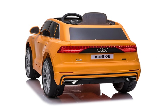 Audi Q8 elektromos kisautó gyerekeknek 12V | Eredeti licenc | Narancssárga | Bőr ülés | Nyitható ajtók | 2 × 25 W motor
