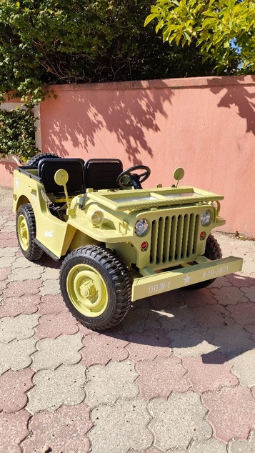 Electric ride-on USA ARMY-car, Green, 4X4,Three-seated, MP3 Player with USB / SD input, All wheel su