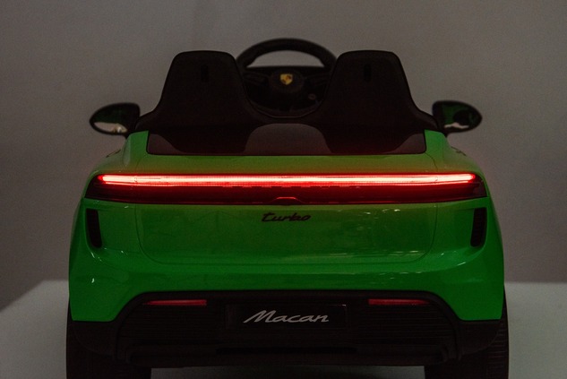 Electric Ride-on car Porsche Macan 12V Licensed with rear-wheel drive (Single seat), green, Lithium 