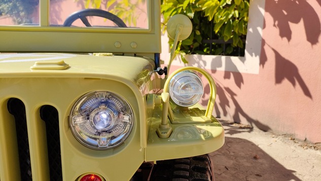 Electric ride-on USA ARMY-car, Green, 4X4,Three-seated, MP3 Player with USB / SD input, All wheel su