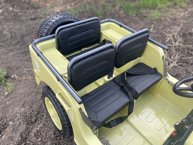 Electric ride-on USA ARMY-car, Green, 4X4,Three-seated, MP3 Player with USB / SD input, All wheel su