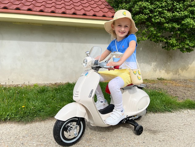 Electric ride-on Scooter Vespa 946 with reverse gear, red, Licensed, auxiliary wheels, Lithium batt