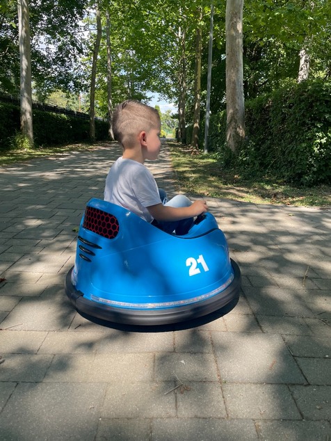 Electric Ride-on RIRIDRIVE 12V white, suitable for indoor and outdoor use, 2.4 Ghz Remote control, L