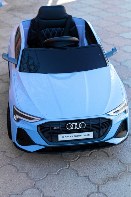Electric ride-on car Audi E-tron Sportback 4x4 blue, Leatherette seat, 2.4 GHz remote control, Eva w