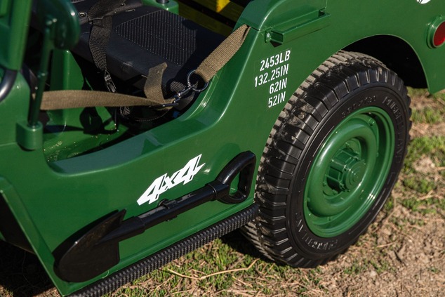 Electric ride-on USA ARMY-car, Green, 4X4,Three-seated, MP3 Player with USB / SD input, All wheel su