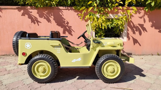 Electric ride-on USA ARMY-car, Green, 4X4,Three-seated, MP3 Player with USB / SD input, All wheel su
