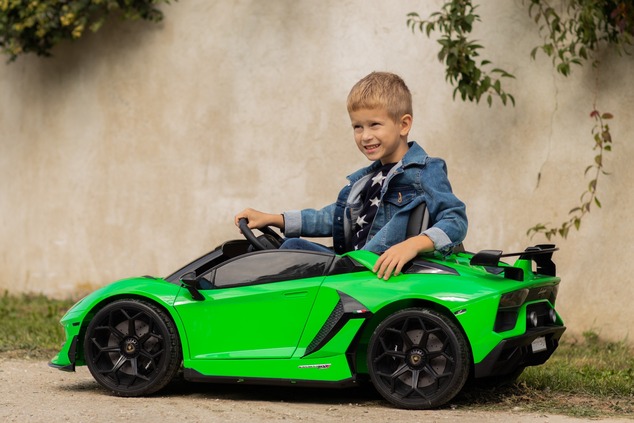 Electric Ride on Car Lamborghini Aventador 24V for two users, Green Paint, MP4 Player, PU Seats, Ver