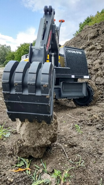 Electric ride-on car Volvo Excavator 12V with front digger ladle, Single seat, yellow, soft leathere