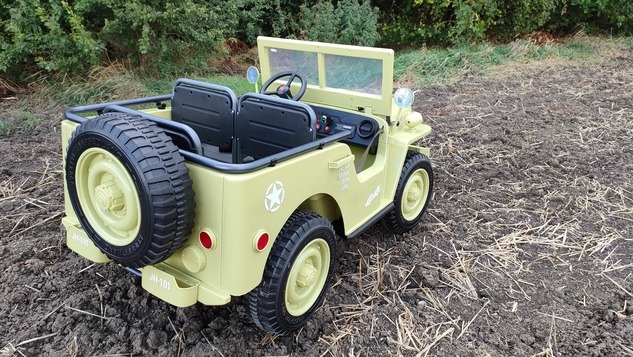 Electric ride-on USA ARMY-car, Green, 4X4,Three-seated, MP3 Player with USB / SD input, All wheel su