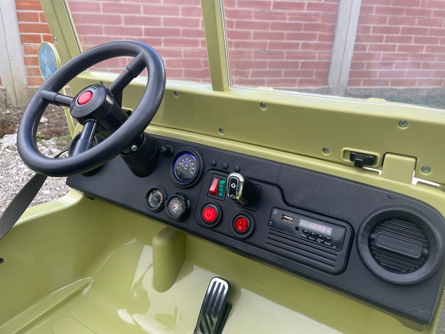 Electric ride-on USA ARMY-car, Green, 4X4,Three-seated, MP3 Player with USB / SD input, All wheel su