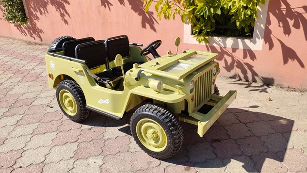 Electric ride-on USA ARMY-car, Green, 4X4,Three-seated, MP3 Player with USB / SD input, All wheel su