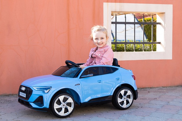 Electric ride-on car Audi E-tron Sportback 4x4 white, Leatherette seat, 2.4 GHz remote control, Eva
