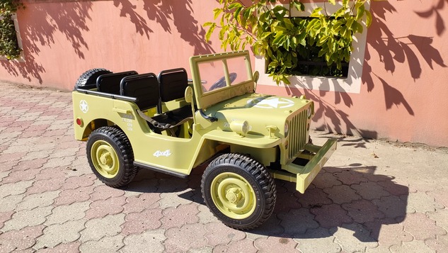 Electric ride-on USA ARMY-car, Green, 4X4,Three-seated, MP3 Player with USB / SD input, All wheel su