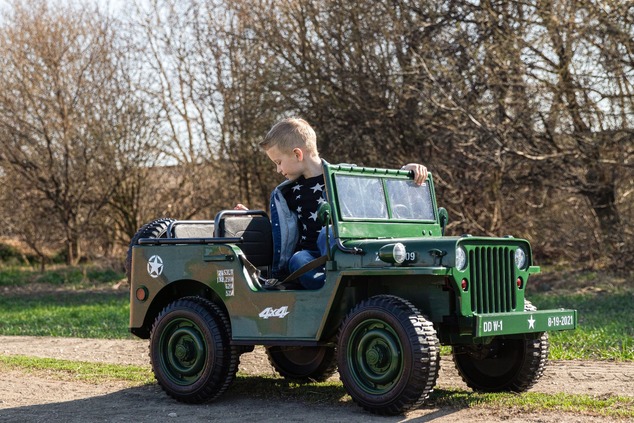 Electric ride-on USA ARMY-car, Green, 4X4,Three-seated, MP3 Player with USB / SD input, All wheel su