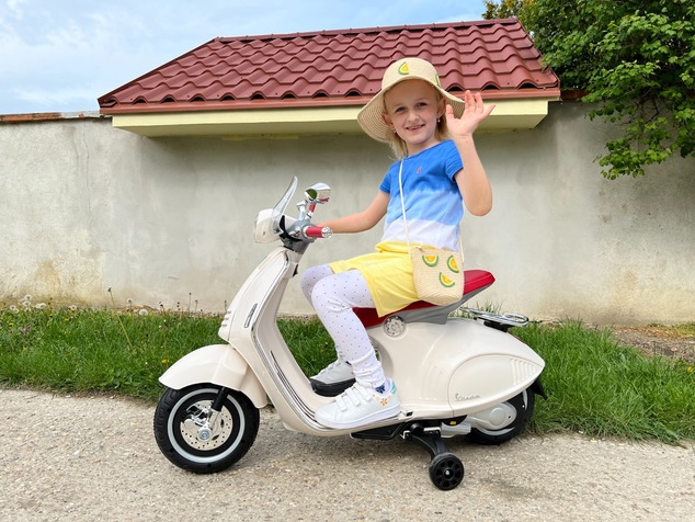 Electric ride-on Scooter Vespa 946 with reverse gear, white, Licensed, auxiliary wheels, Lithium ba