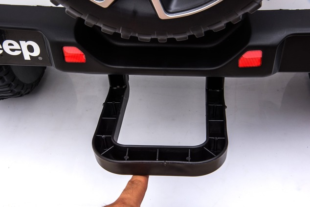 Electric Ride-On JEEP Wrangler, White, Double Leather Seat, Radio with Bluetooth and USB Input, 4x4 
