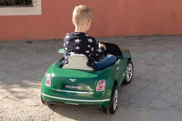 Electric ride-on car Bentley Mulsanne 12V, white, Leatherette seat, 2.4 GHz remote control, Eva whee