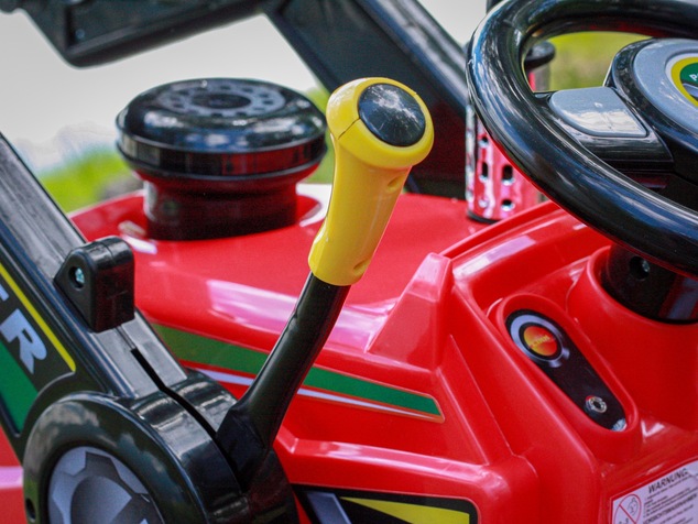 Electric Tractor MASTERS with ladle, red, Rear wheel drive, 12V battery,2 x 25W Engines, Front Ladle