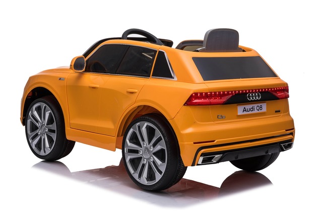 Audi Q8 elektromos kisautó gyerekeknek 12V | Eredeti licenc | Narancssárga | Bőr ülés | Nyitható ajtók | 2 × 25 W motor
