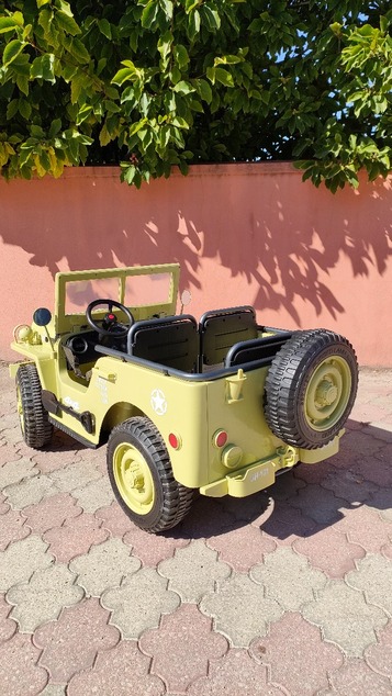 Electric ride-on USA ARMY-car, Green, 4X4,Three-seated, MP3 Player with USB / SD input, All wheel su