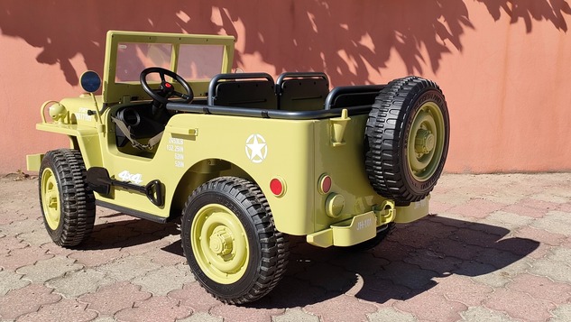 Electric ride-on USA ARMY-car, Green, 4X4,Three-seated, MP3 Player with USB / SD input, All wheel su