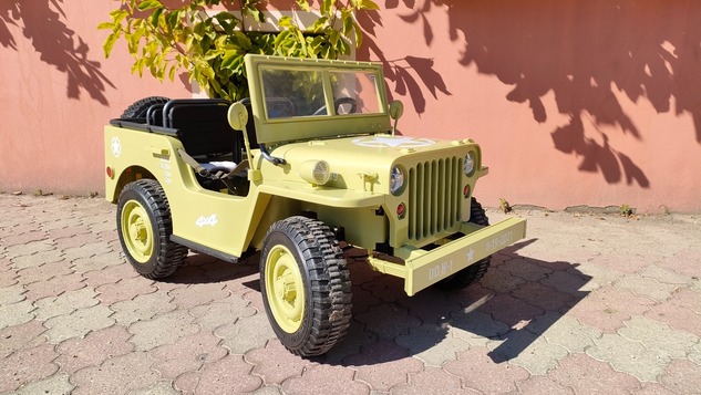 Electric ride-on USA ARMY-car, Green, 4X4,Three-seated, MP3 Player with USB / SD input, All wheel su