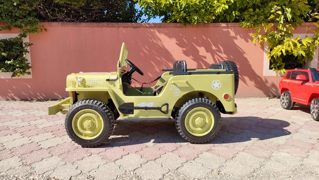 Electric ride-on USA ARMY-car, Green, 4X4,Three-seated, MP3 Player with USB / SD input, All wheel su