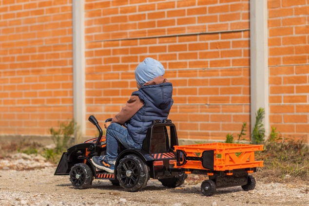 Electric Tractor FARMER with ladle, orange, rear-wheel drive, 6V battery, Plastic wheels, wide seat,